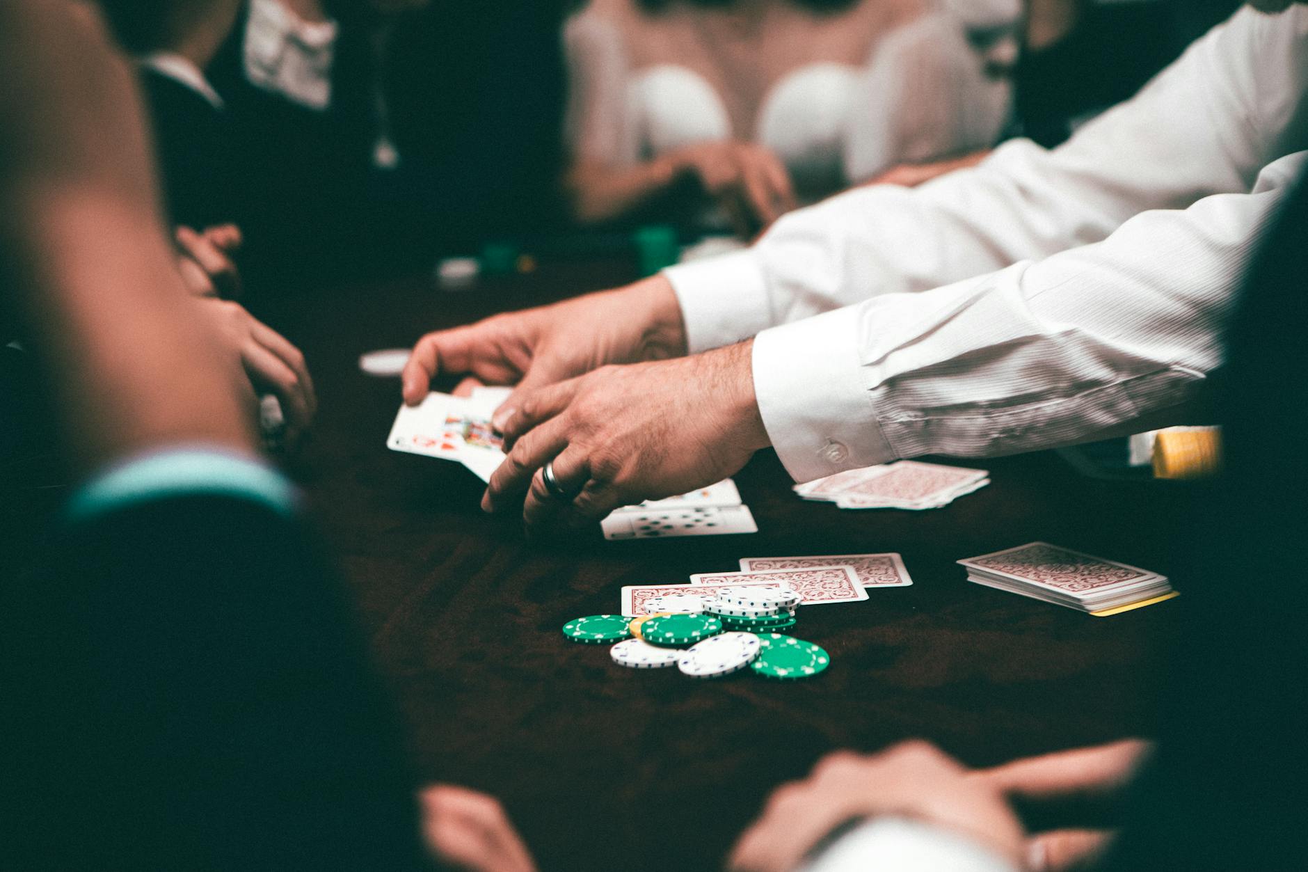 Đặt giới hạn vốn và thời gian trước khi vào game giúp phiên chơi gọn hơn.